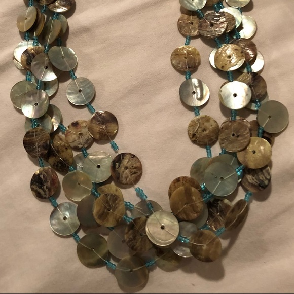 Tan and Cream Shell-like Choker - Picture 2 of 4